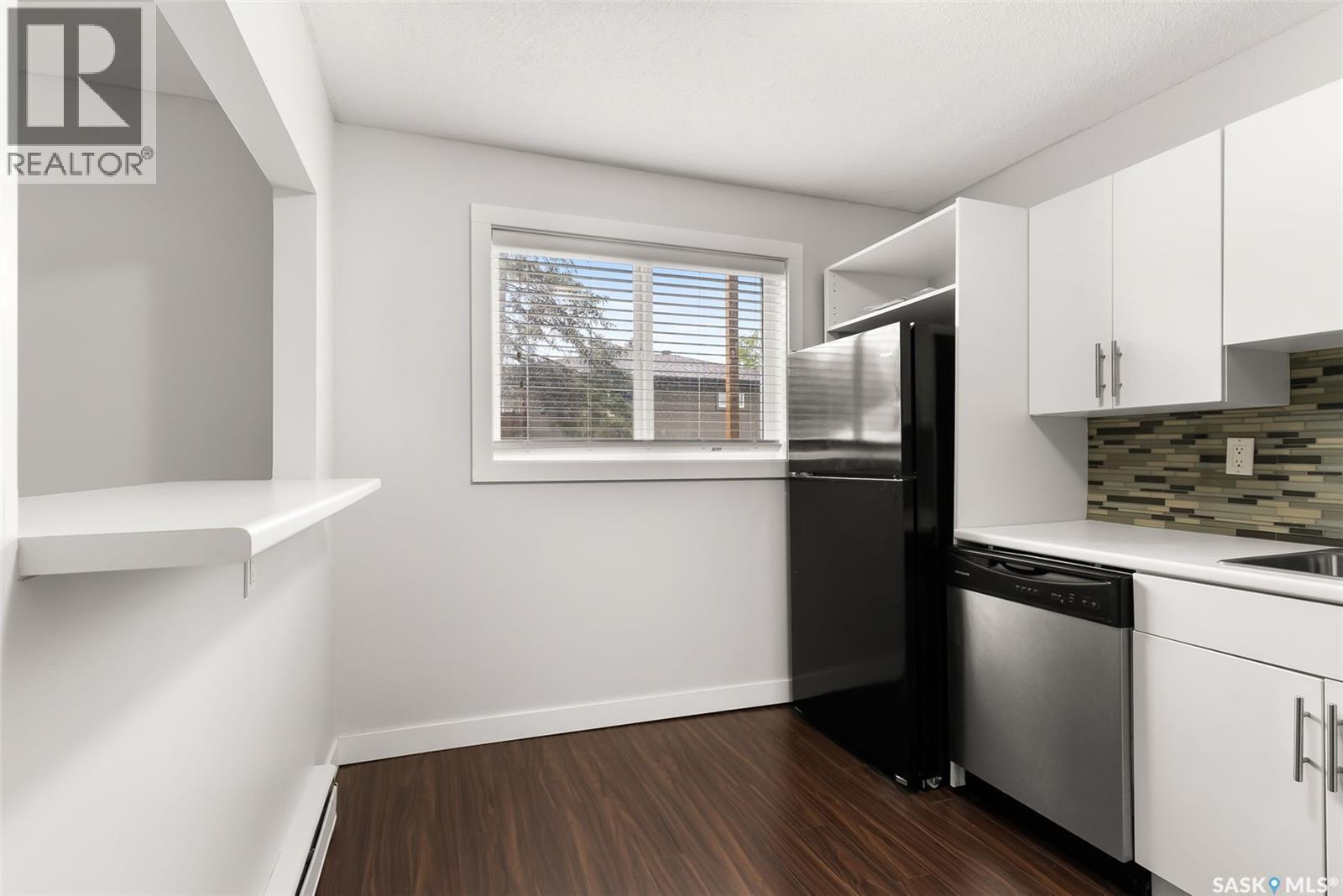 4 230 Broadway Avenue E, Regina, SK - Indoor Photo Showing Kitchen