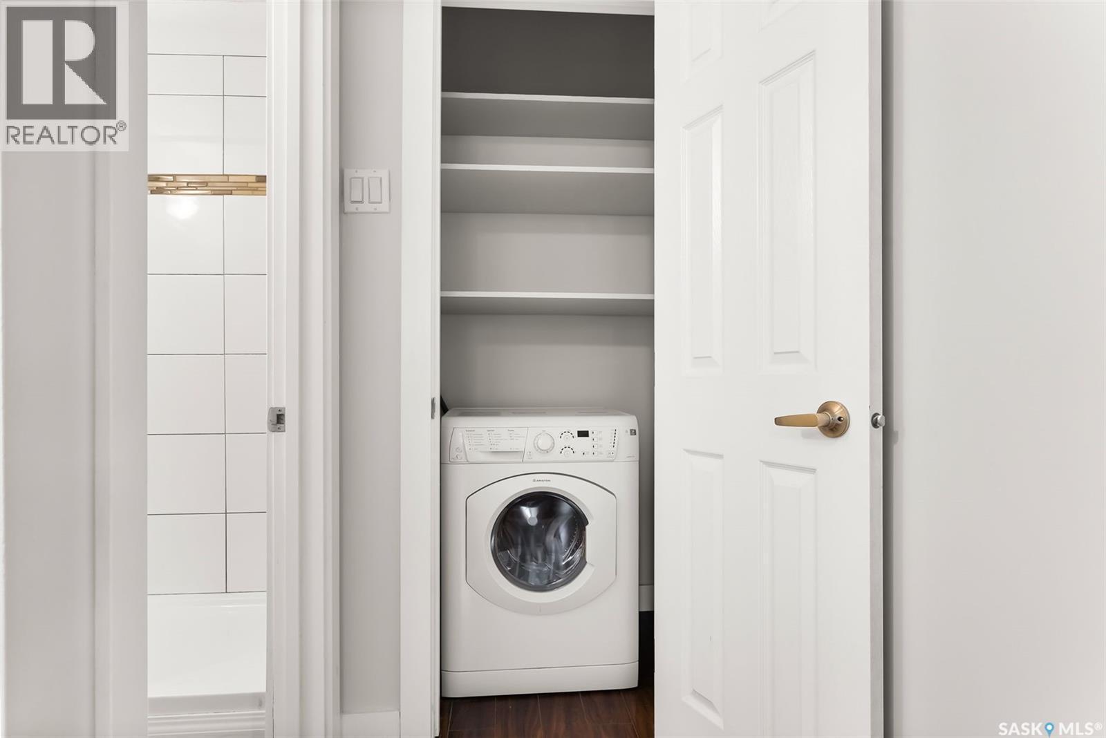 4 230 Broadway Avenue E, Regina, SK - Indoor Photo Showing Laundry Room