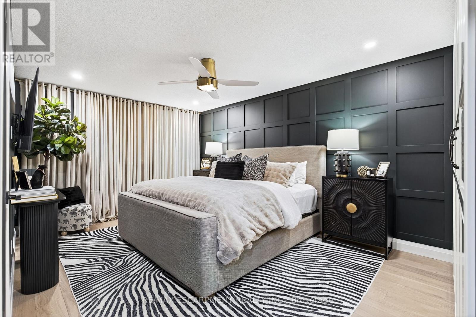 7 Waterside Drive, Hamilton, ON - Indoor Photo Showing Bedroom