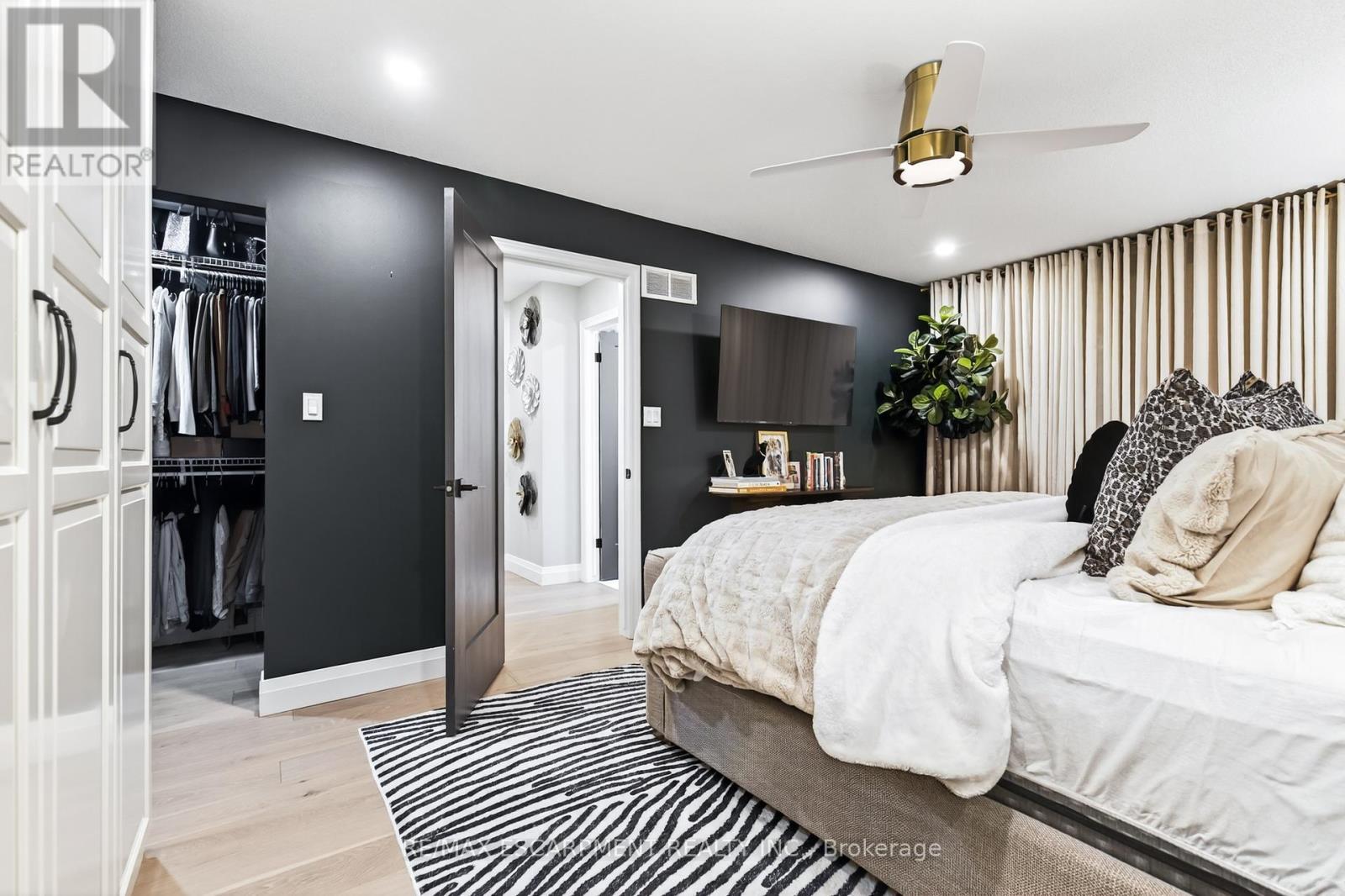 7 Waterside Drive, Hamilton, ON - Indoor Photo Showing Bedroom