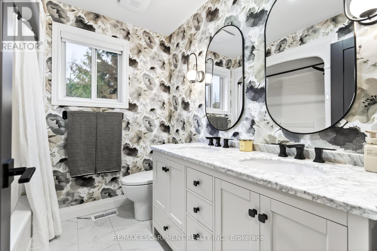 7 Waterside Drive, Hamilton, ON - Indoor Photo Showing Bathroom
