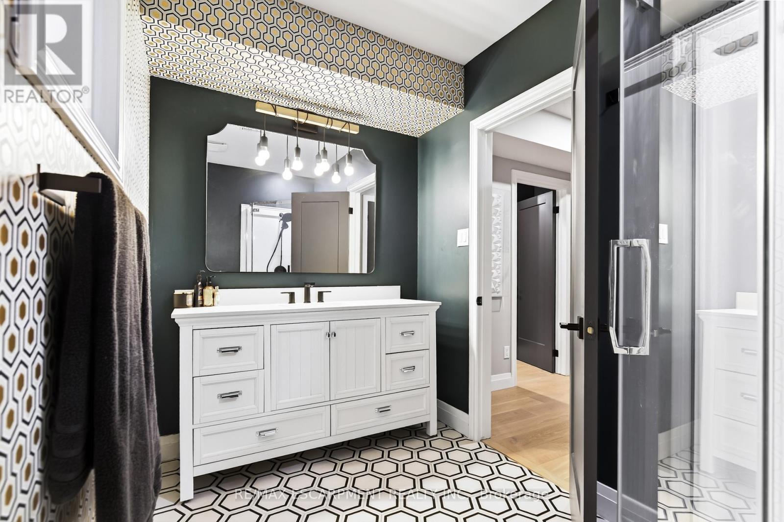 7 Waterside Drive, Hamilton, ON - Indoor Photo Showing Bathroom