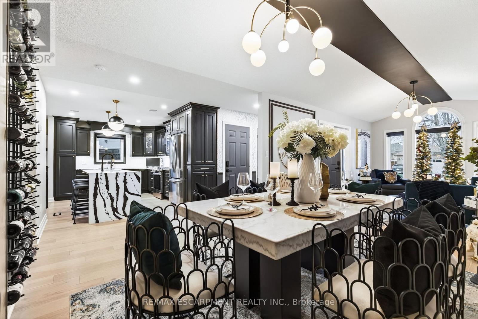 7 Waterside Drive, Hamilton, ON - Indoor Photo Showing Dining Room