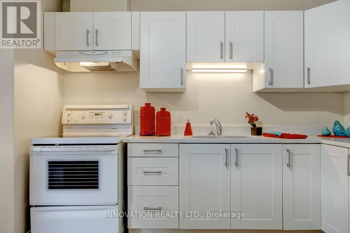 B - 216 Equestrian Drive, Ottawa, ON - Indoor Photo Showing Kitchen