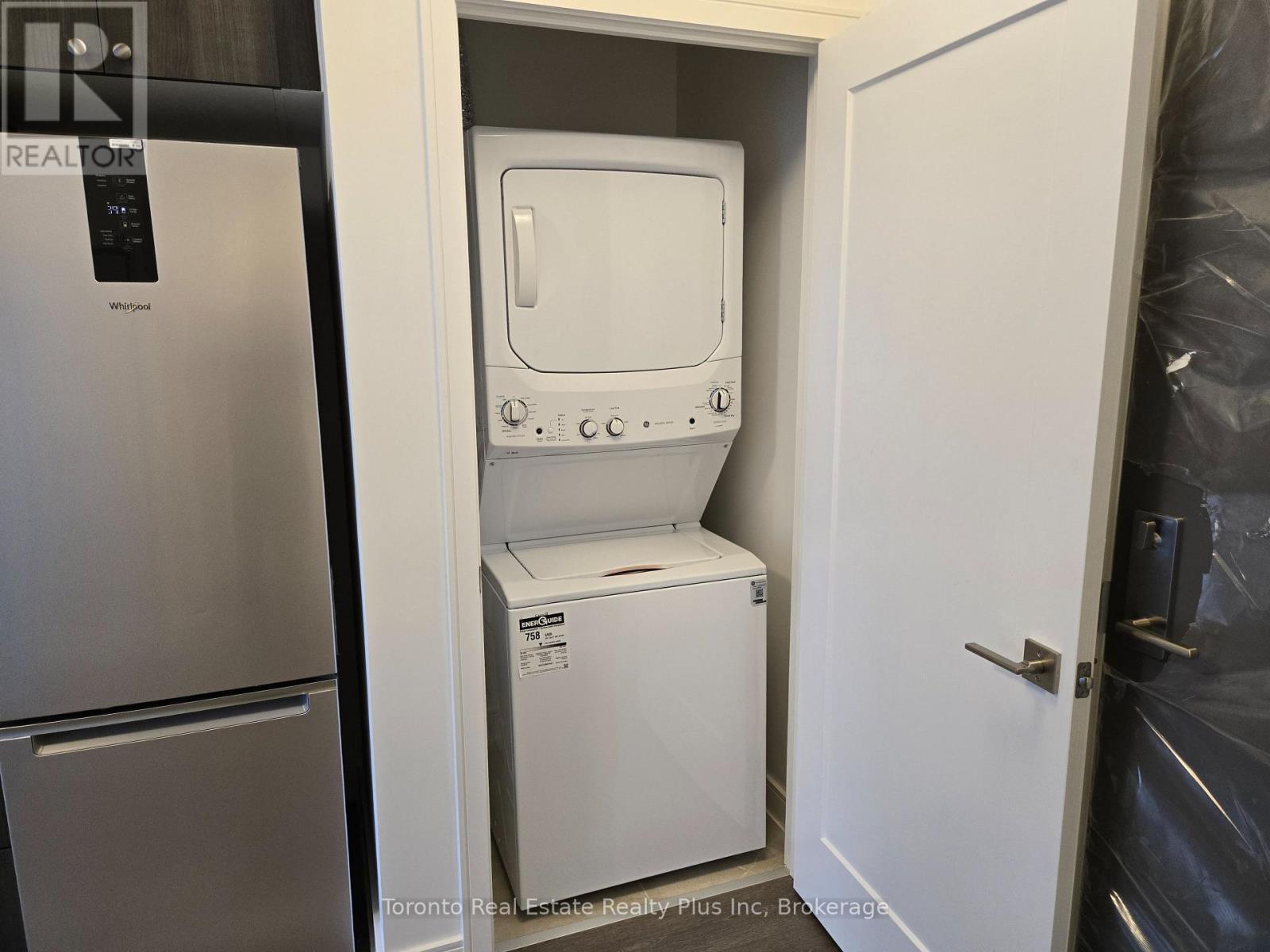 605 - 705 Davis Drive, Newmarket, ON - Indoor Photo Showing Laundry Room