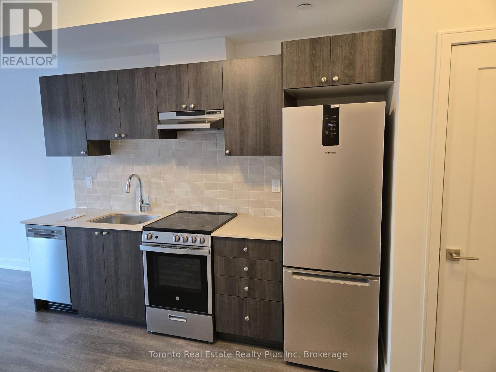 605 - 705 Davis Drive, Newmarket, ON - Indoor Photo Showing Kitchen