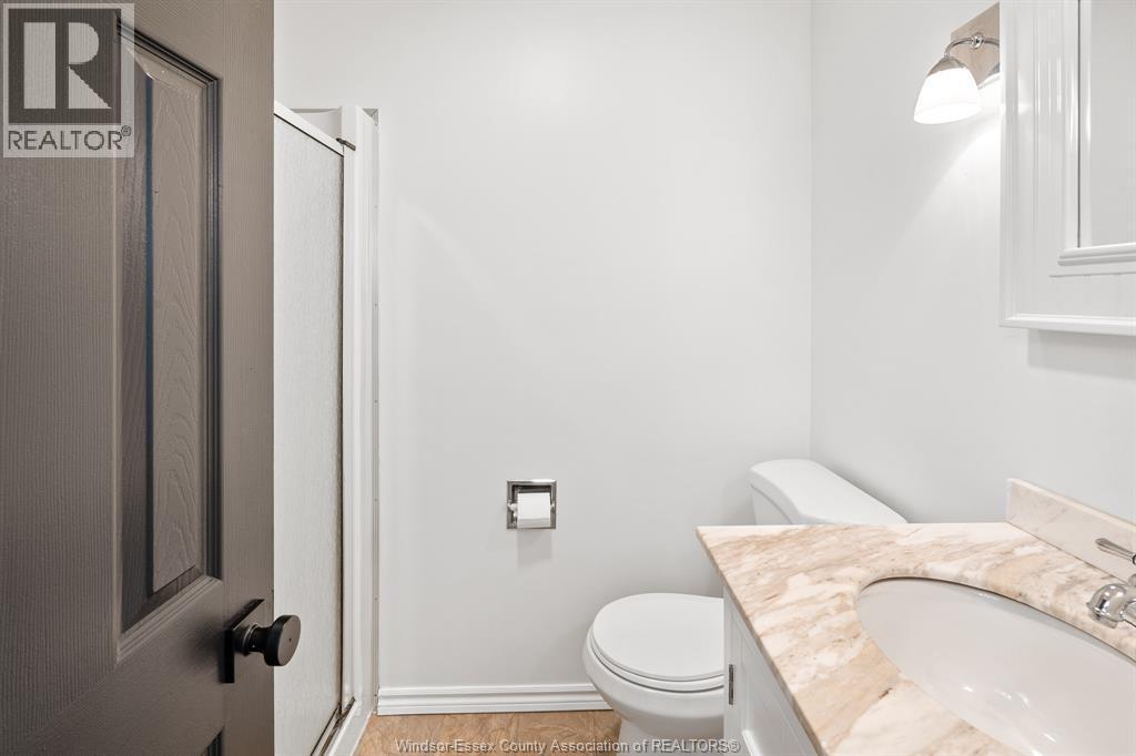 9395 River Line, Chatham, ON - Indoor Photo Showing Bathroom