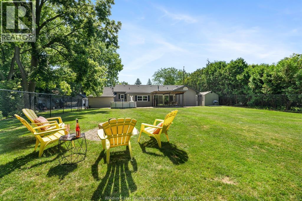 9395 River Line, Chatham, ON - Outdoor With Backyard