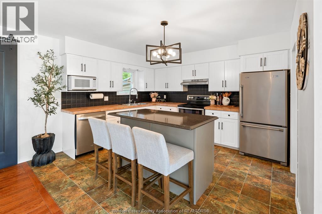 9395 River Line, Chatham, ON - Indoor Photo Showing Kitchen