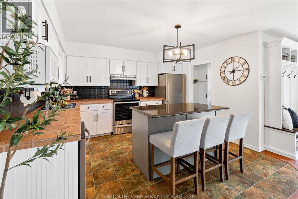 9395 River Line, Chatham, ON - Indoor