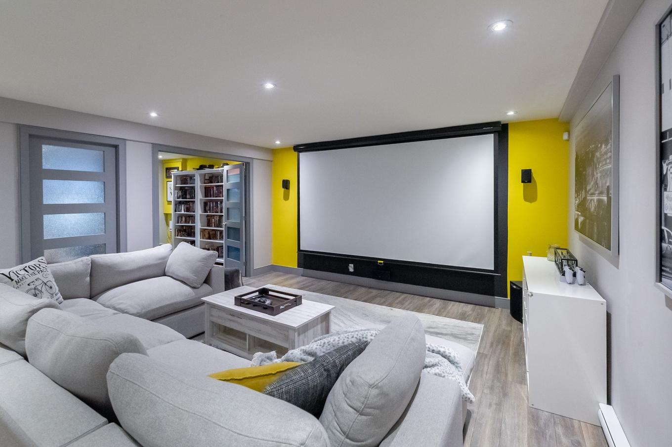 Salle familiale - 895 Rue Ravel, Brossard, QC - Indoor Photo Showing Living Room