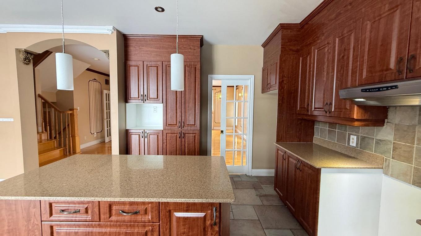 Cuisine - 181 Crois. Gilles-Lecourt, Terrebonne (Lachenaie), QC - Indoor Photo Showing Kitchen