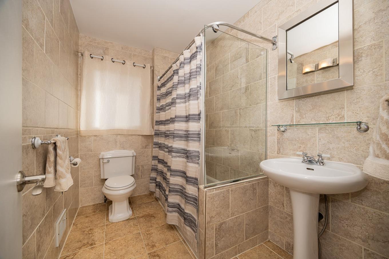 Salle de bains - 4517 8E Rue, Laval (Chomedey), QC - Indoor Photo Showing Bathroom