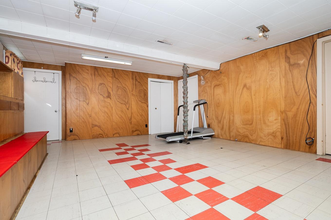 Salle familiale - 4517 8E Rue, Laval (Chomedey), QC - Indoor Photo Showing Other Room