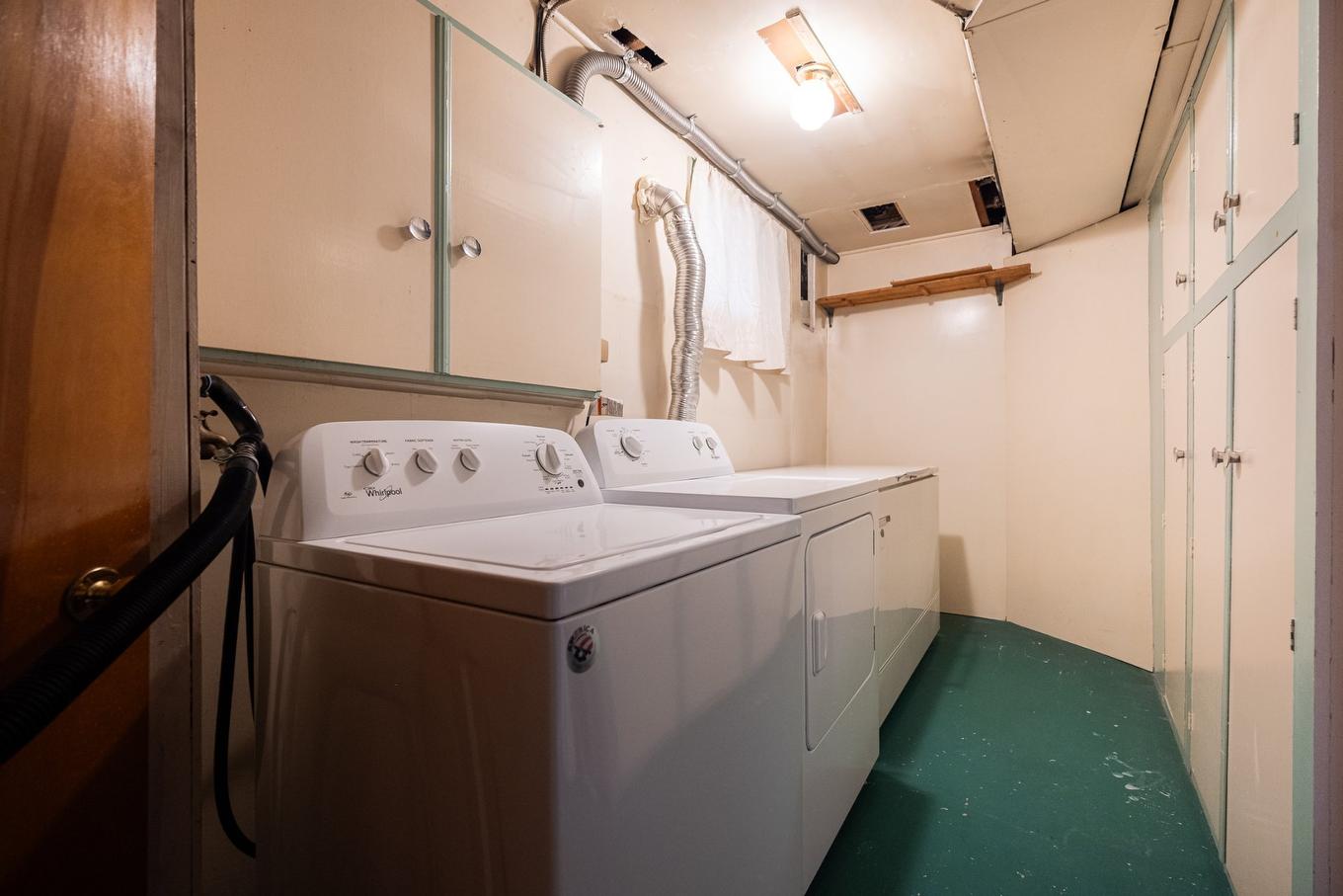 Salle de lavage - 4517 8E Rue, Laval (Chomedey), QC - Indoor Photo Showing Laundry Room