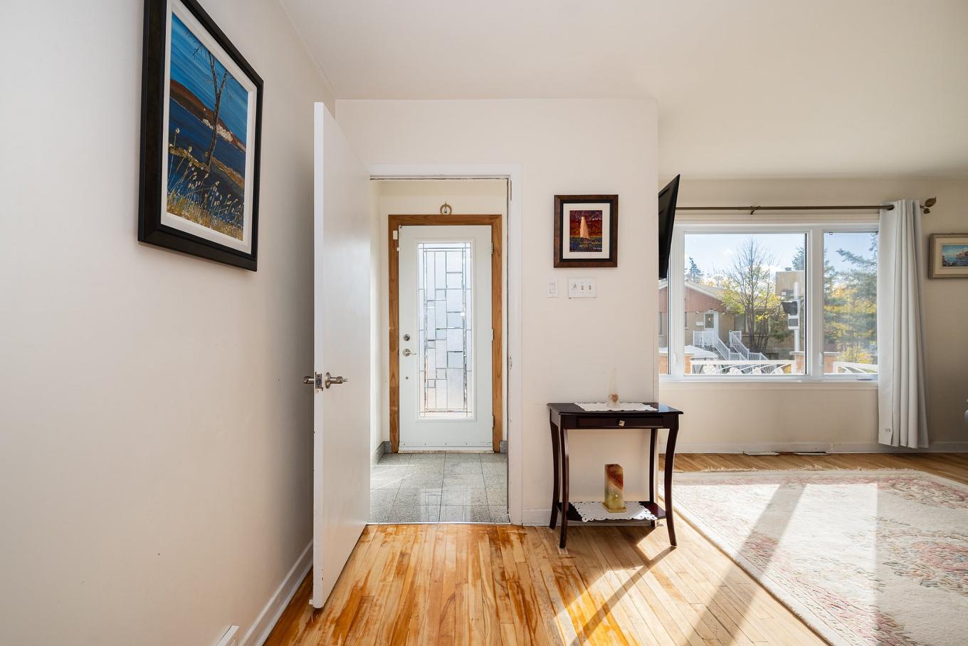 Hall d'entrée/Vestibule - 4517 8E Rue, Laval (Chomedey), QC - Indoor Photo Showing Other Room