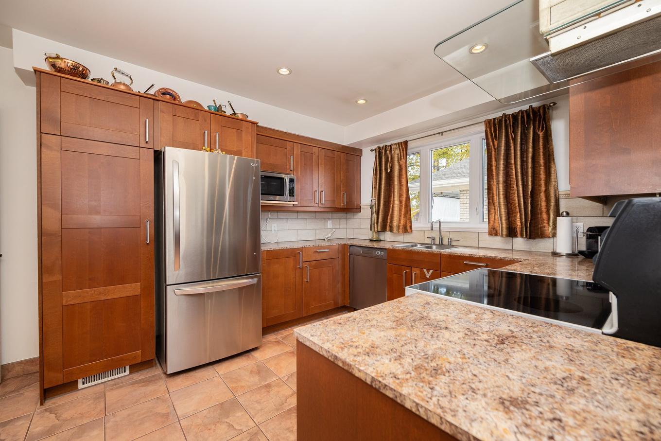 Cuisine - 4517 8E Rue, Laval (Chomedey), QC - Indoor Photo Showing Kitchen
