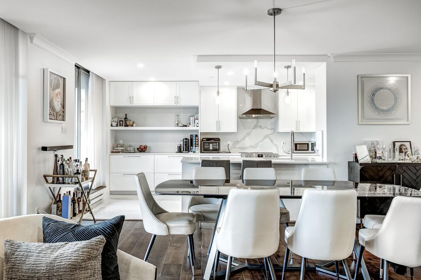Dining room - 303-5850 Av. Marc-Chagall, Côte-Saint-Luc, QC - Indoor