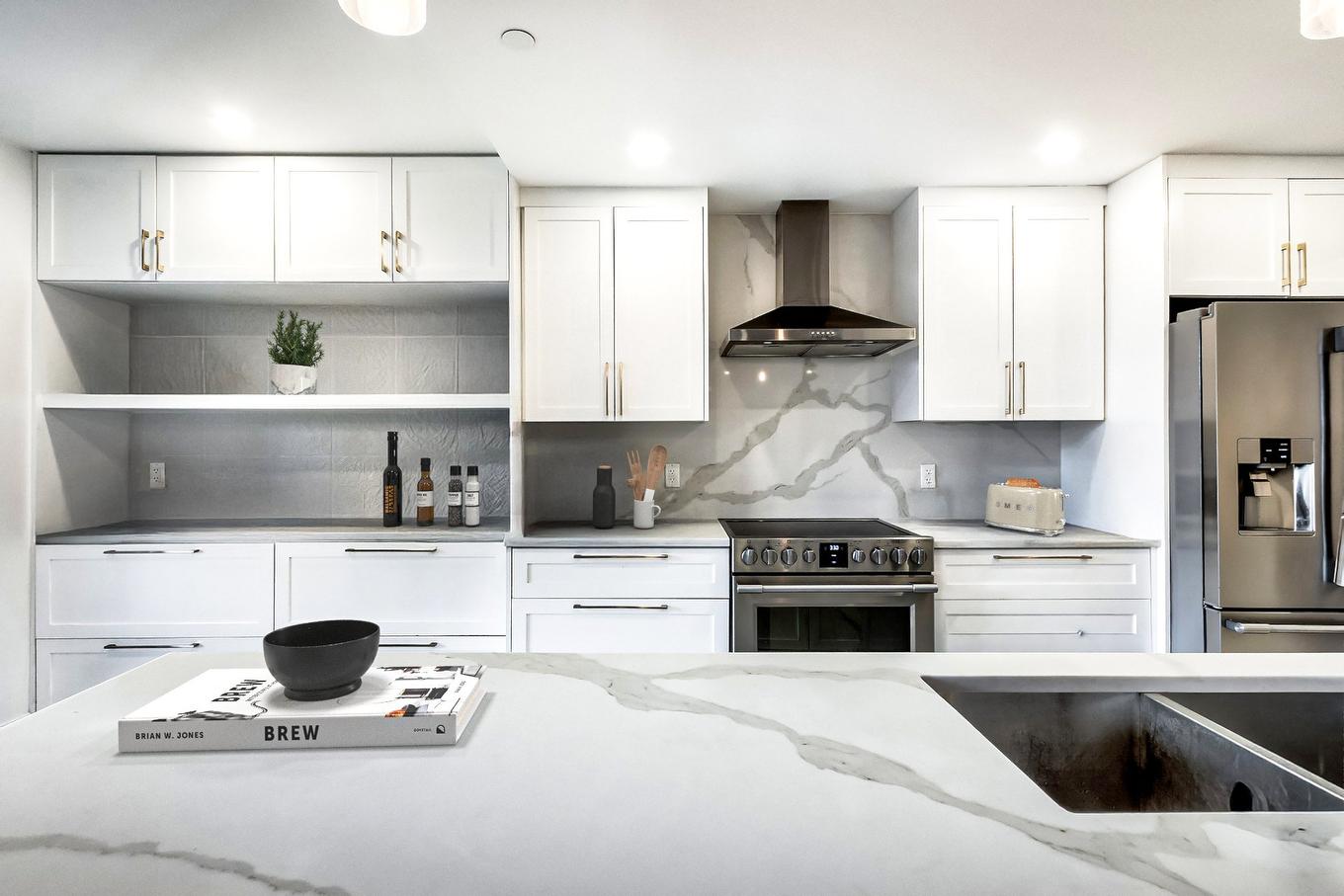 Kitchen - 303-5850 Av. Marc-Chagall, Côte-Saint-Luc, QC - Indoor Photo Showing Kitchen