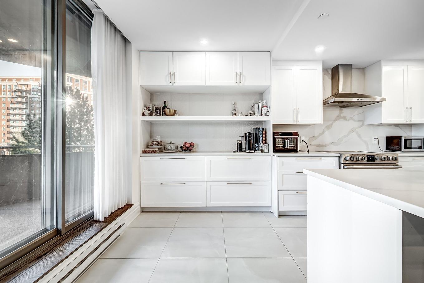 Kitchen - 303-5850 Av. Marc-Chagall, Côte-Saint-Luc, QC - Indoor Photo Showing Kitchen