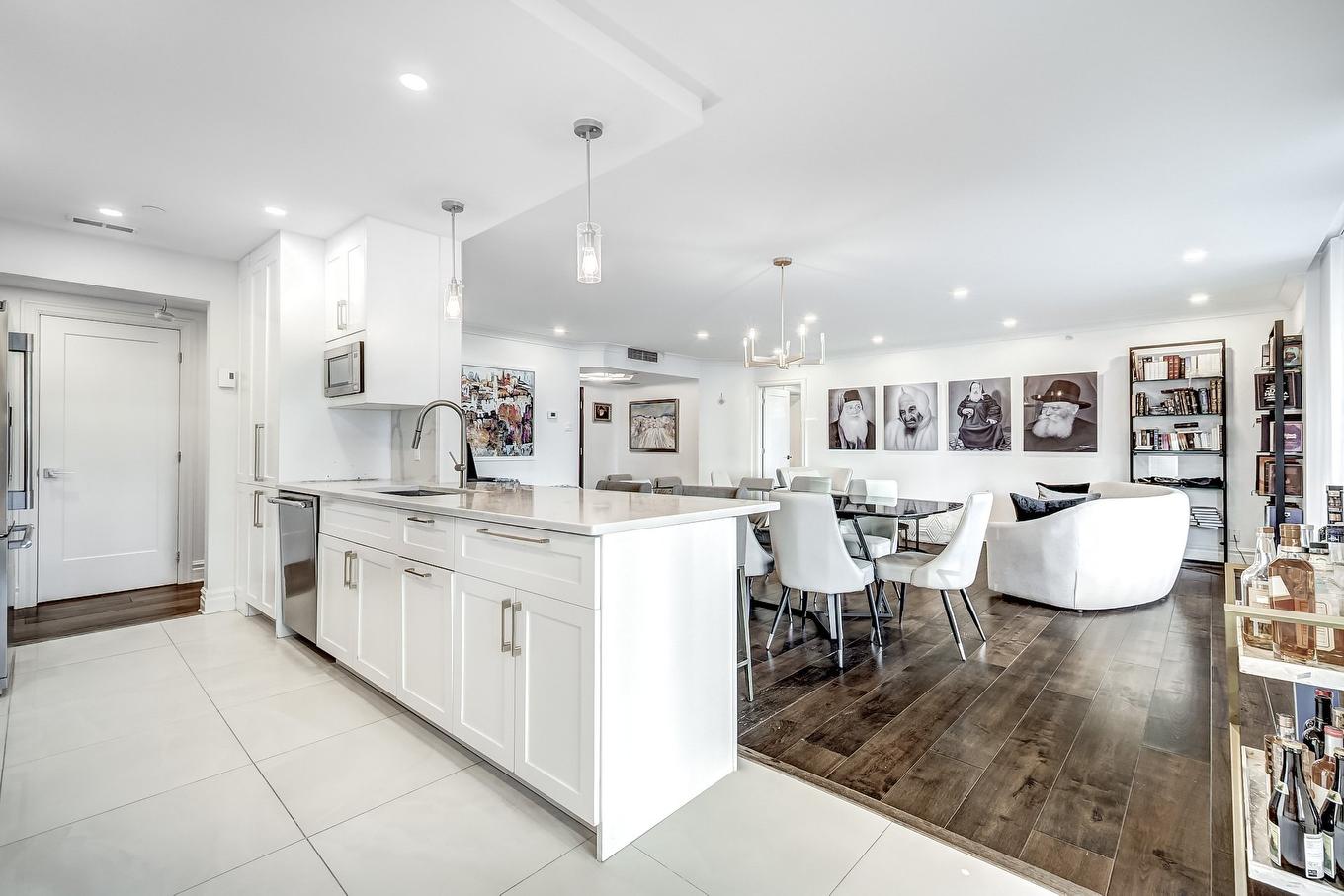 Kitchen - 303-5850 Av. Marc-Chagall, Côte-Saint-Luc, QC - Indoor Photo Showing Kitchen With Upgraded Kitchen