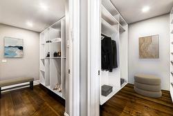 Walk-in closet -