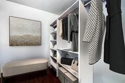 Walk-in closet -