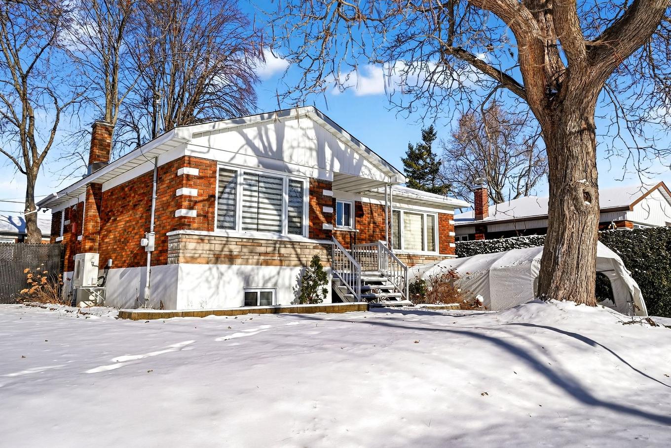 Frontage - 242 Rue Léveillé, Laval (Pont-Viau), QC - Outdoor