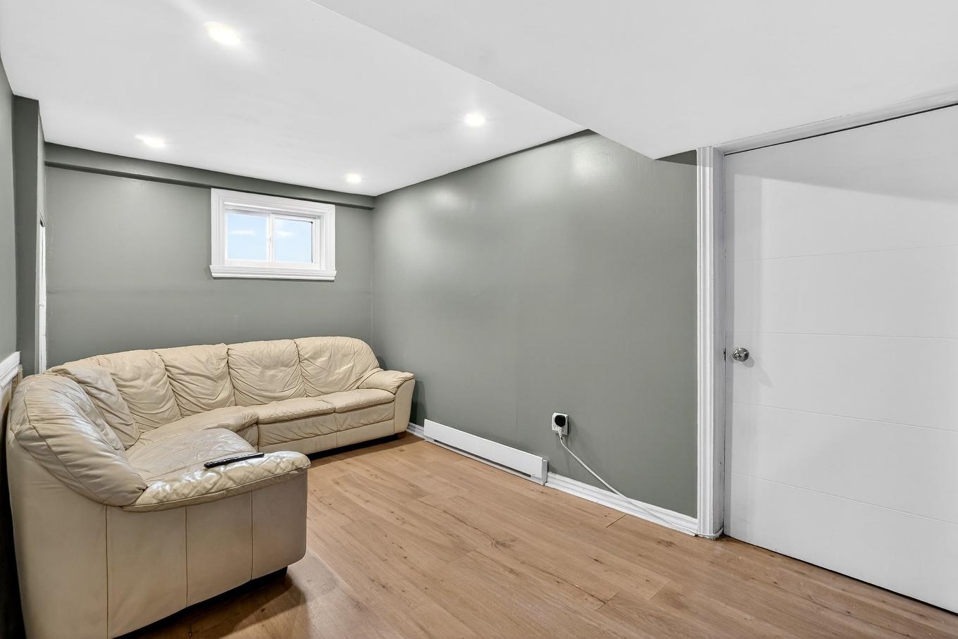 Family room - 242 Rue Léveillé, Laval (Pont-Viau), QC - Indoor