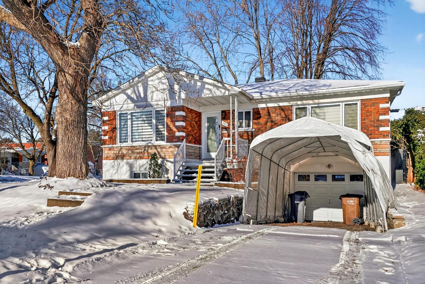 Frontage - 242 Rue Léveillé, Laval (Pont-Viau), QC - Outdoor With Facade