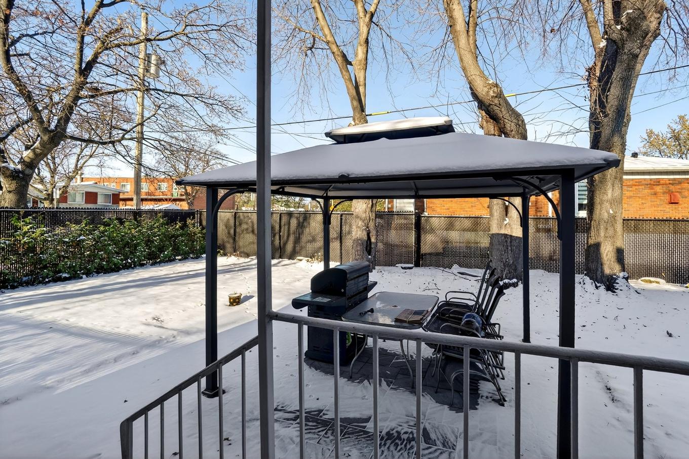 Backyard - 242 Rue Léveillé, Laval (Pont-Viau), QC - Outdoor