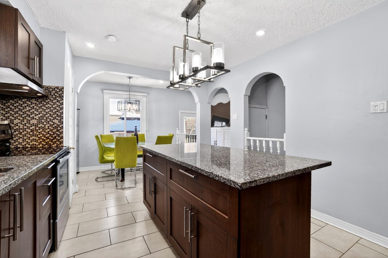 Kitchen - 242 Rue Léveillé, Laval (Pont-Viau), QC - Indoor Photo Showing Kitchen With Upgraded Kitchen