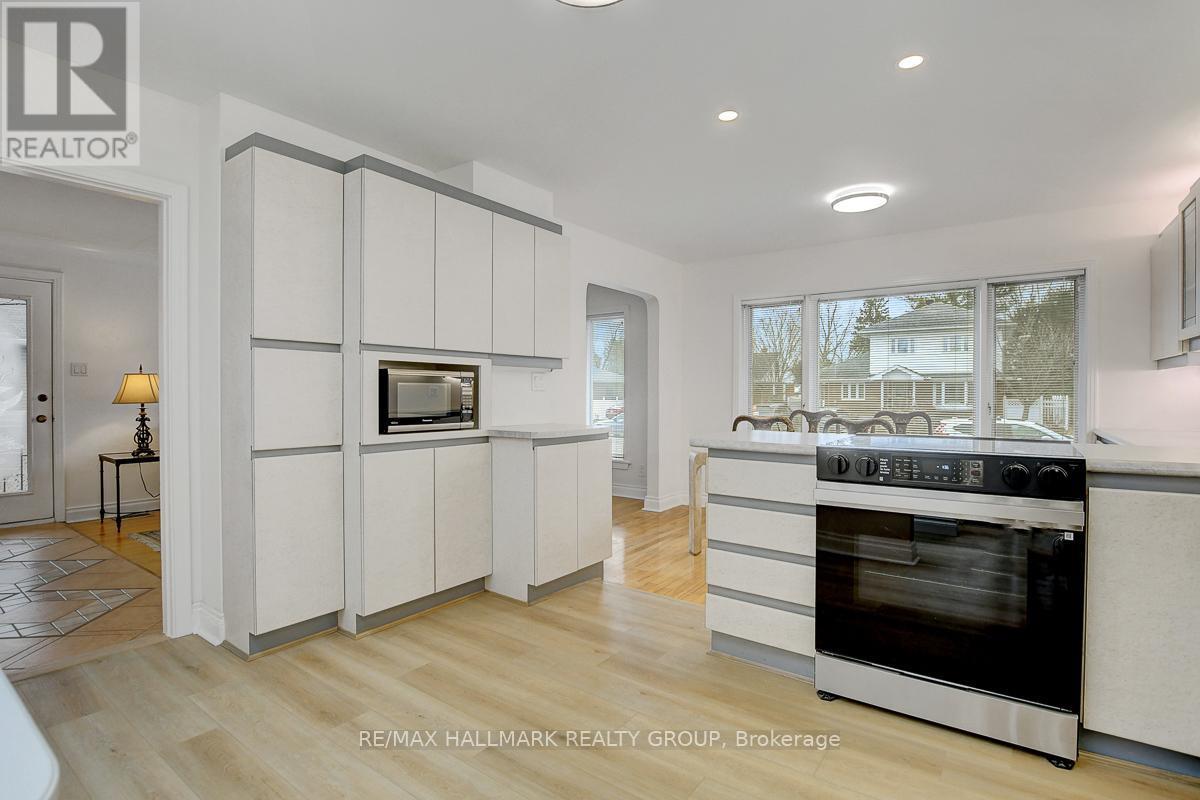 13 Dunham Street, Ottawa, ON - Indoor Photo Showing Kitchen
