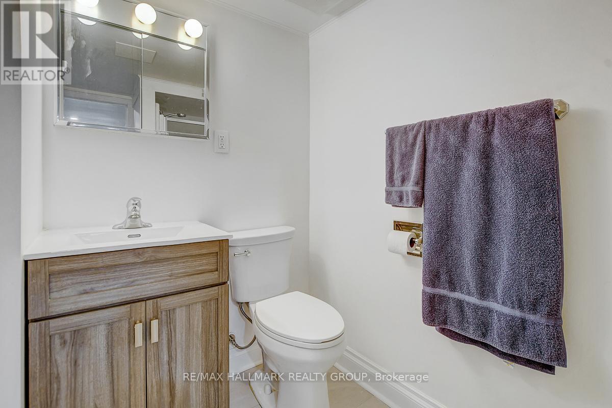 13 Dunham Street, Ottawa, ON - Indoor Photo Showing Bathroom