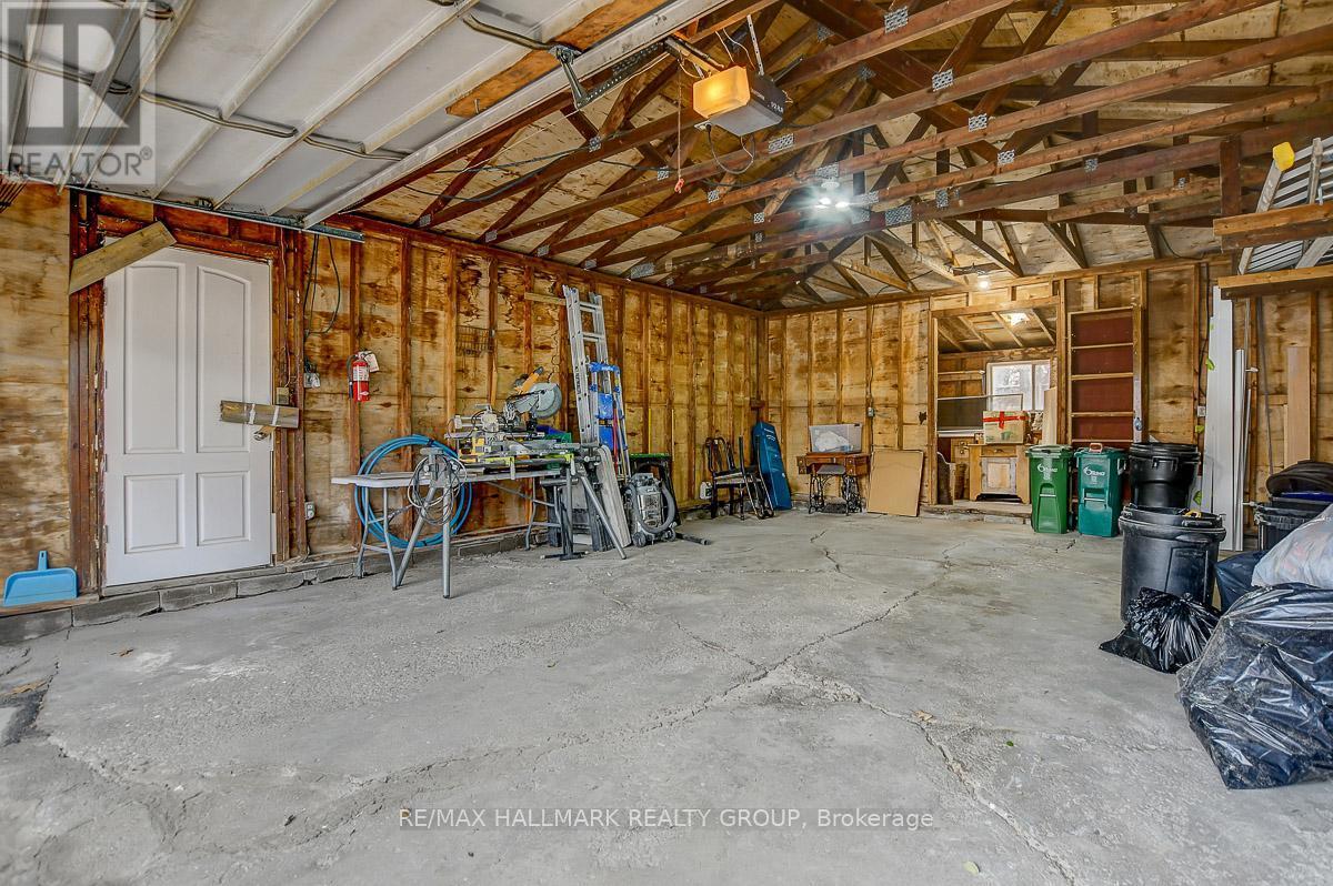 13 Dunham Street, Ottawa, ON - Indoor Photo Showing Garage