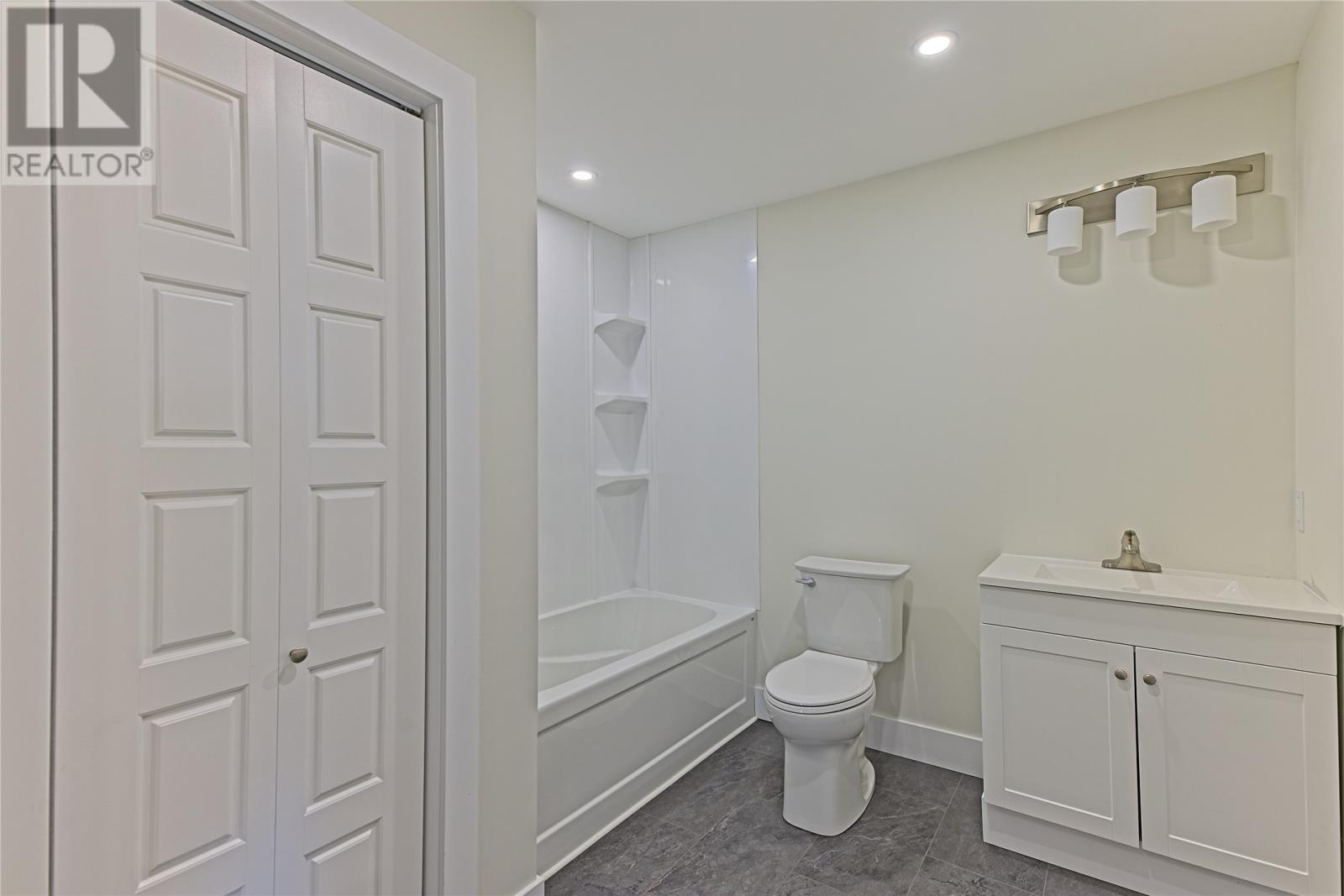 30 Carol Crescent, Paradise, NL - Indoor Photo Showing Bathroom