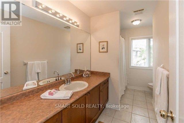 704 Foxcroft Boulevard, Newmarket, ON - Indoor Photo Showing Bathroom