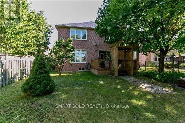 704 Foxcroft Boulevard, Newmarket, ON - Outdoor