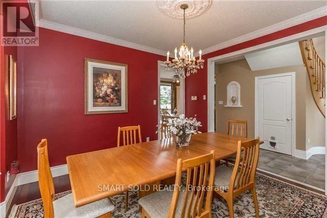 704 Foxcroft Boulevard, Newmarket, ON - Indoor Photo Showing Dining Room