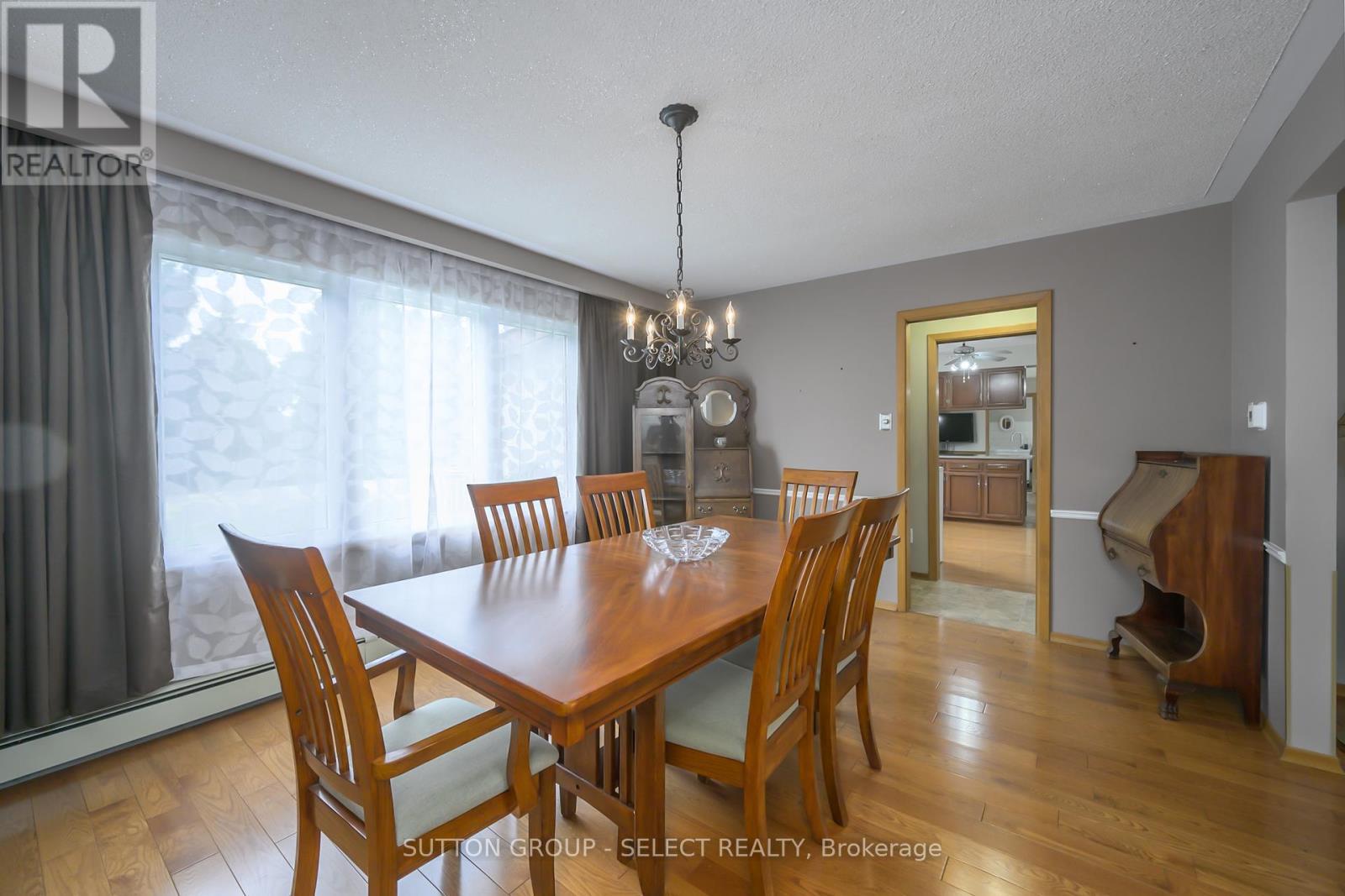 23605 Coldstream Road, Middlesex Centre, ON - Indoor Photo Showing Dining Room