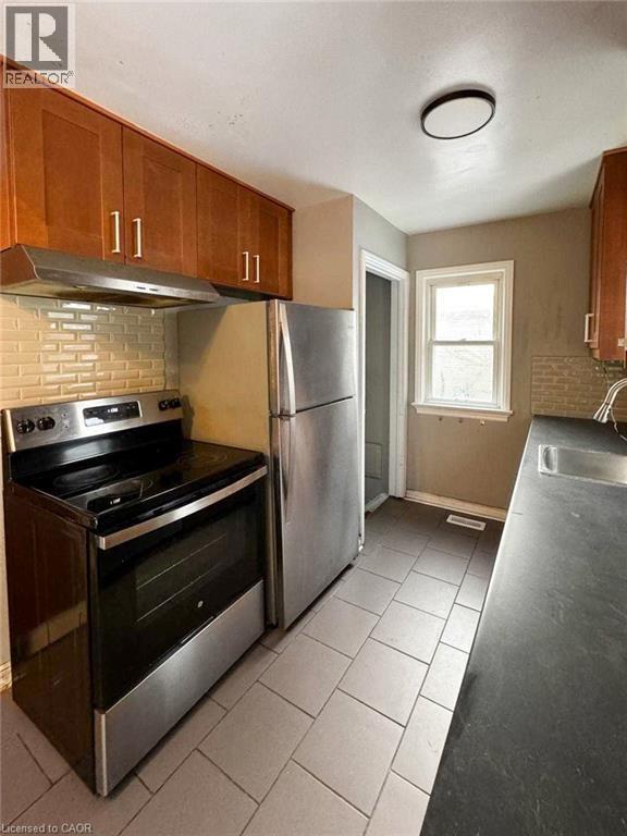 1588 Hansuld Street, London, ON - Indoor Photo Showing Kitchen