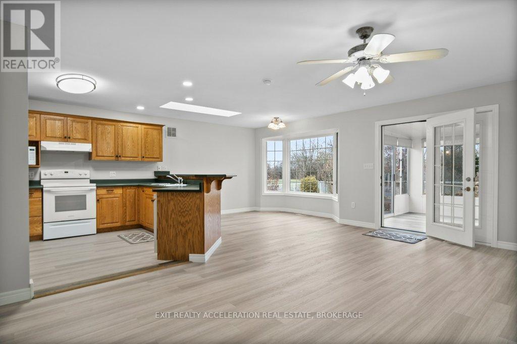 109 Beverly Street, Greater Napanee (Greater Napanee), ON - Indoor Photo Showing Kitchen