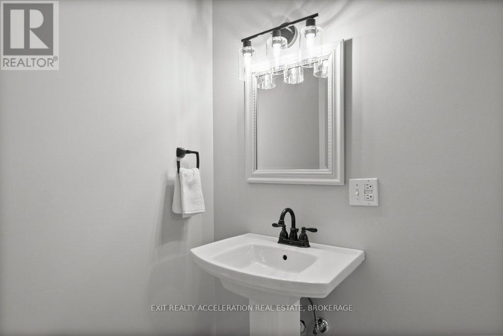 109 Beverly Street, Greater Napanee (Greater Napanee), ON - Indoor Photo Showing Bathroom