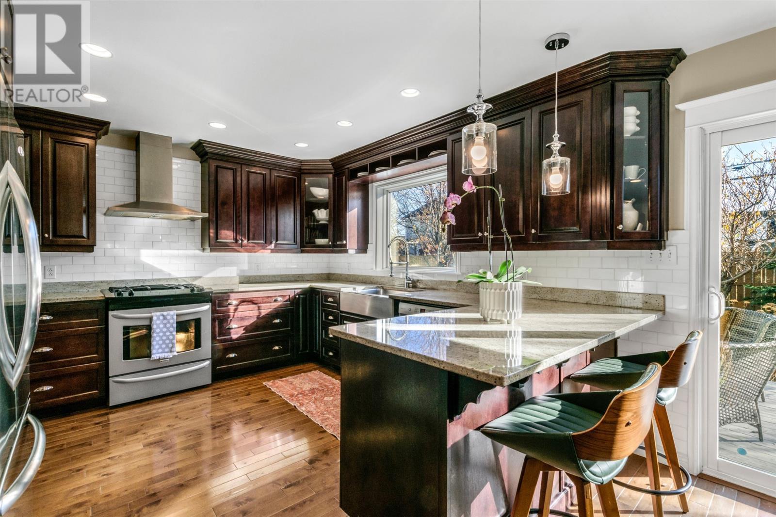 11 Oakley Place, St. John'S, NL - Indoor Photo Showing Kitchen With Upgraded Kitchen