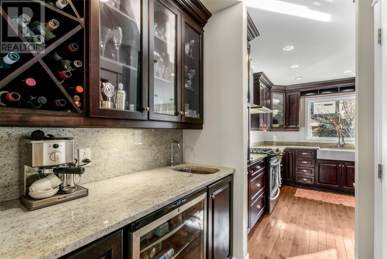 11 Oakley Place, St. John'S, NL - Indoor Photo Showing Kitchen With Upgraded Kitchen