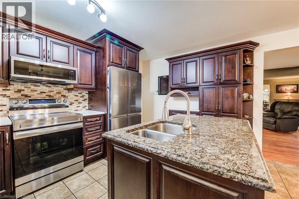 1939 Maplewood Road, St. Clements, ON - Indoor Photo Showing Kitchen With Double Sink With Upgraded Kitchen