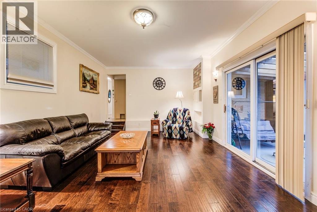 1939 Maplewood Road, St. Clements, ON - Indoor Photo Showing Living Room