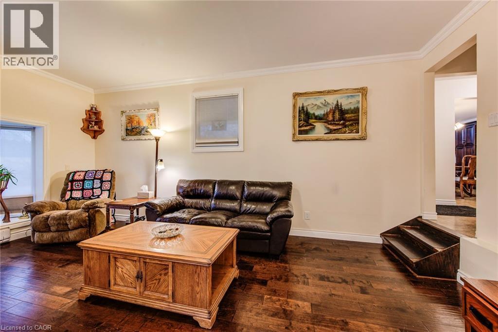 1939 Maplewood Road, St. Clements, ON - Indoor Photo Showing Living Room