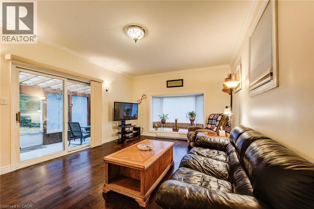 1939 Maplewood Road, St. Clements, ON - Indoor Photo Showing Living Room
