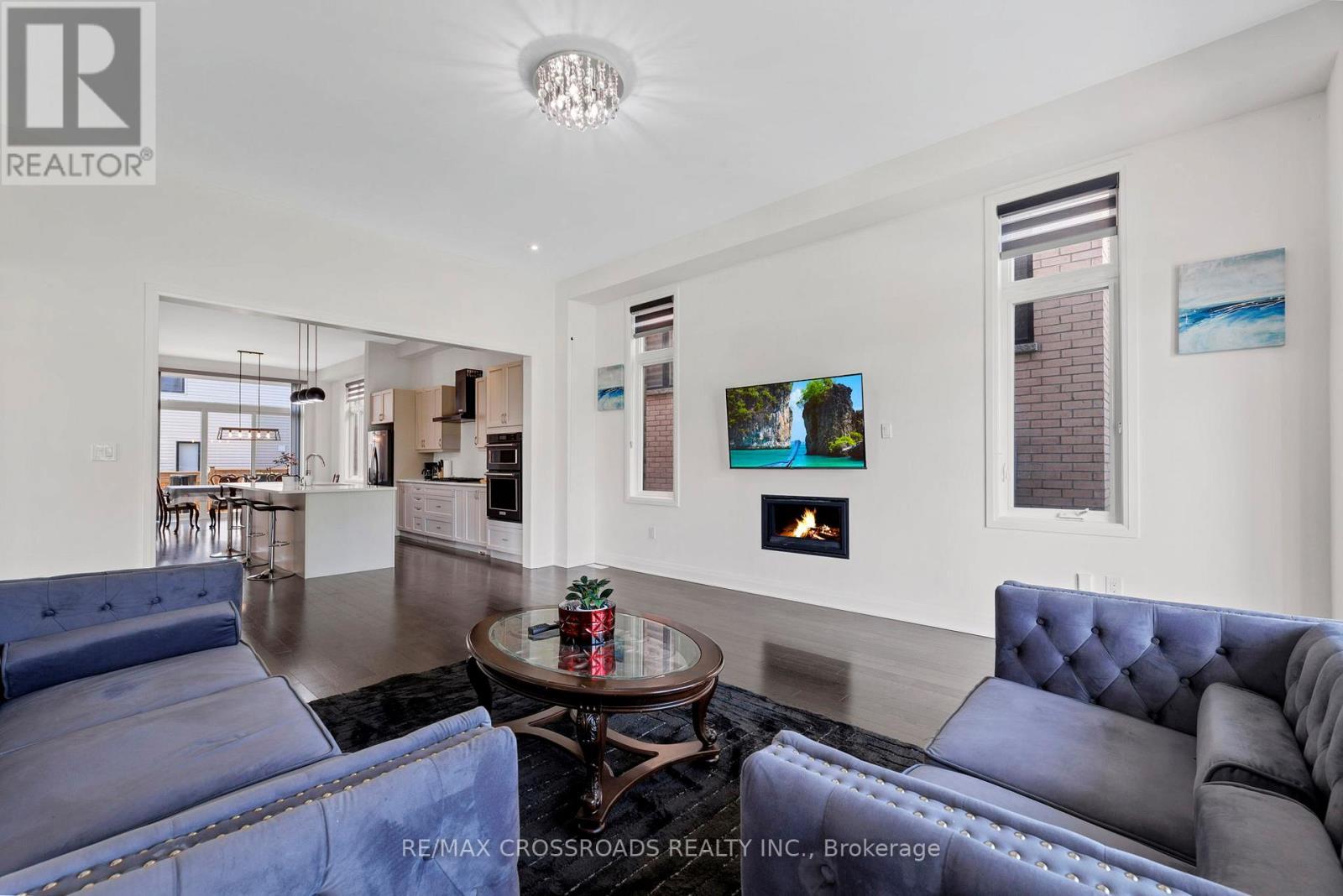 3 Larkin Lane, Clarington, ON - Indoor Photo Showing Living Room